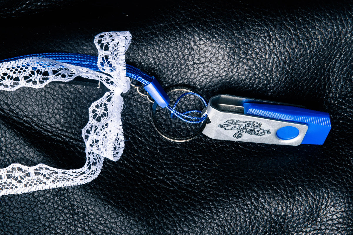 'Swan Dive' Keychain (preorder)